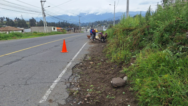 GADP PICAIHUA REALIZA MANTENIMIENTO RUTINARIO DE VÍAS Y CUNETAS